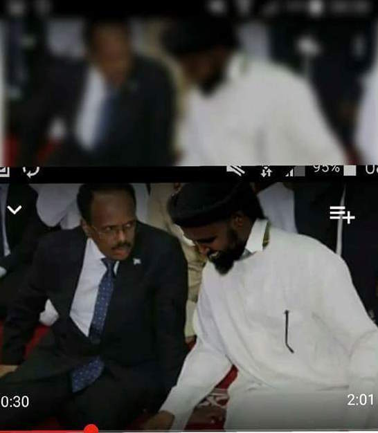 Wardegdega Daawo Farmaajo iyo Afhayeenka Al-Shabaab oo kullan qarsoodiya ku yeeshay Villa Somalia